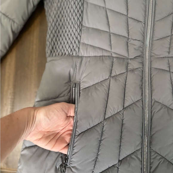 Bernardo EcoPlume Sz XS Gray Silver Quilted Puffer Jacket Coat Midi - Picture 6 of 14